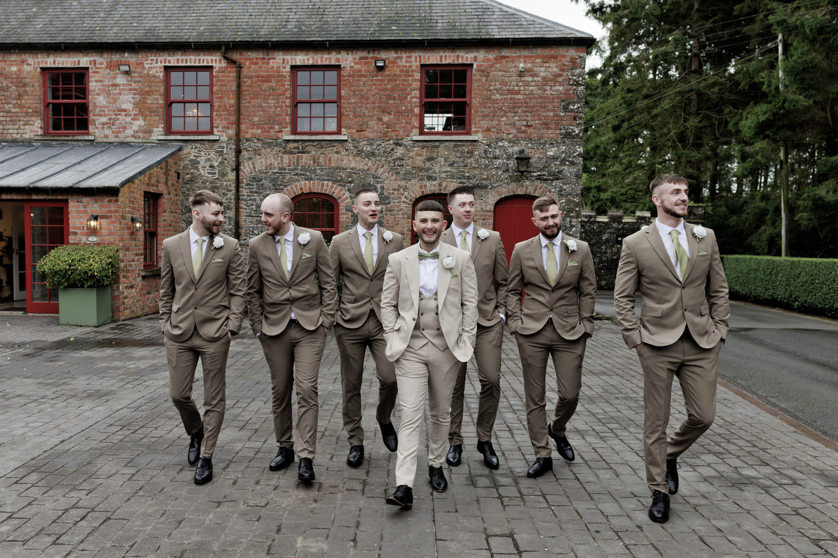 wedding photographer larchfield estate