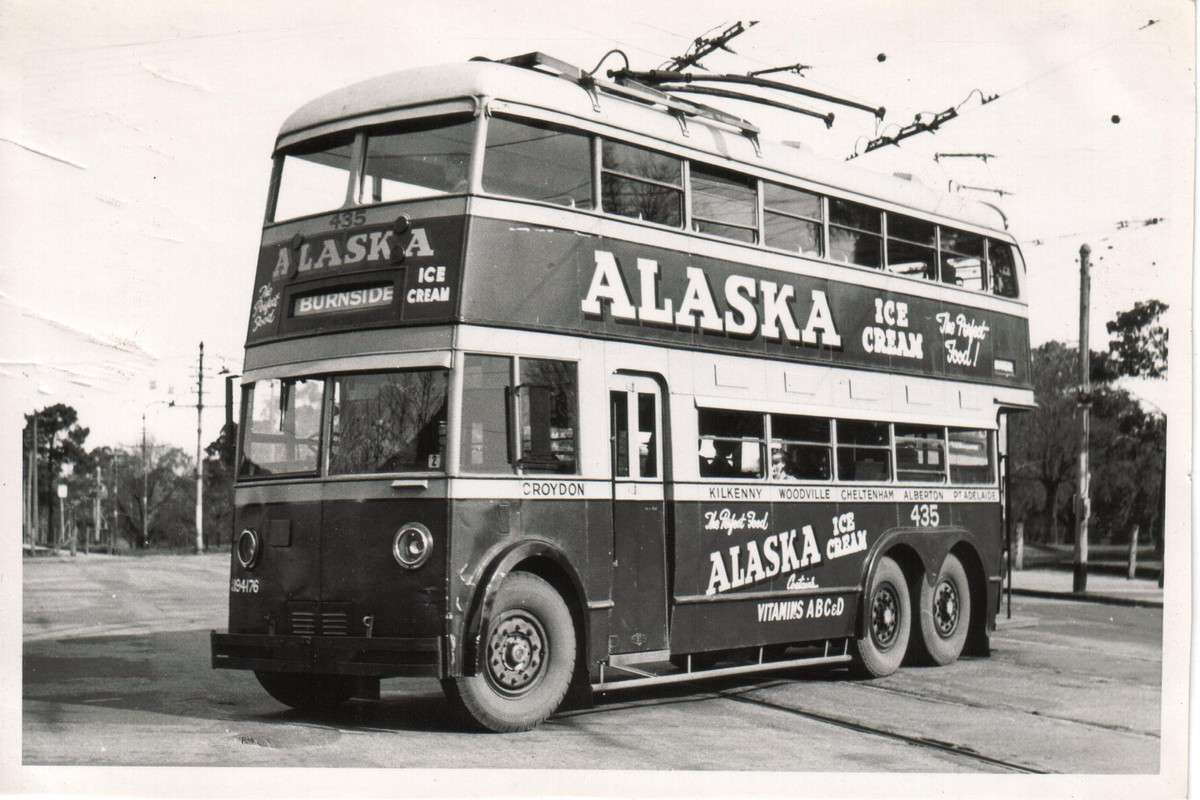 Adelaide trolleybus on the Burnside route