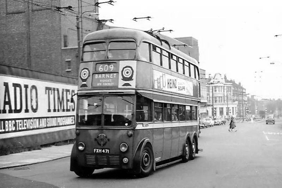 London trolleybus 1471 at North Finchley